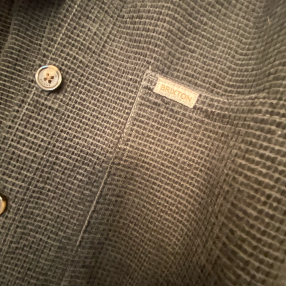 Button up shirt - Picture 2 of 4